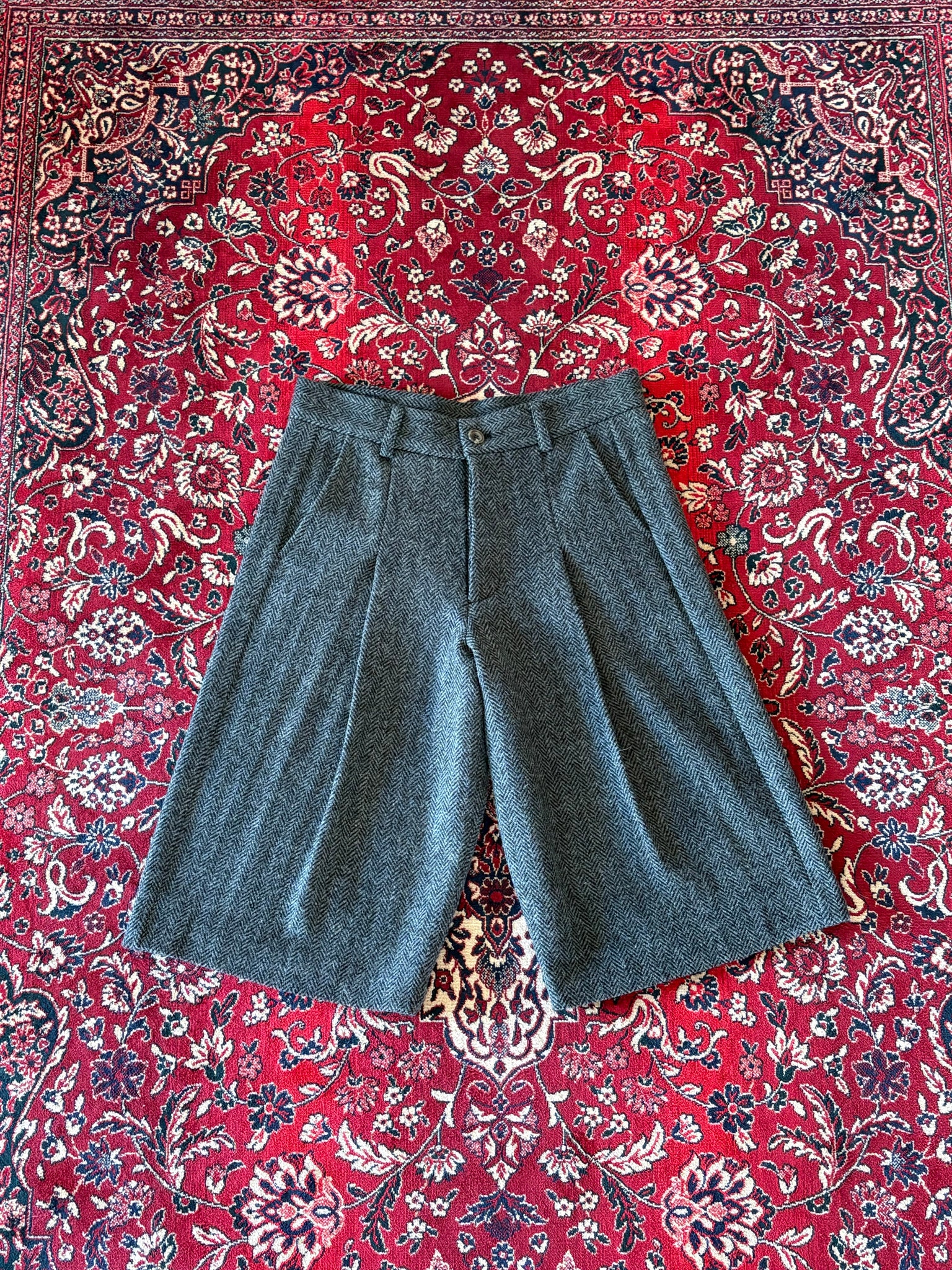 Black Wool/Linen Herringbone Pleated Shorts